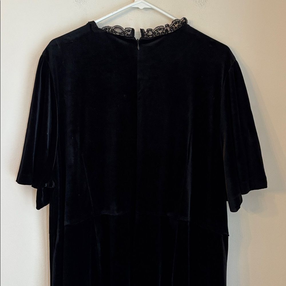 Eloquii Black velvet short sleeve midi Lace Detail whimsigoth Dress size 26 EUC - Picture 10 of 12